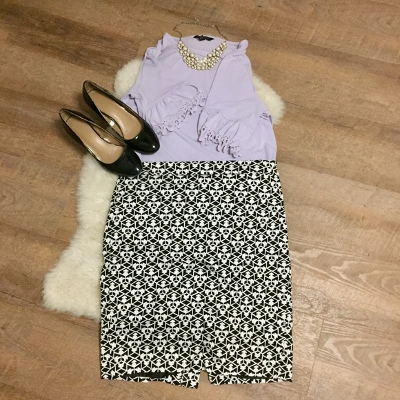 J. Crew Factory Dresses & Skirts - J.Crew patterned black&white pencil skirt